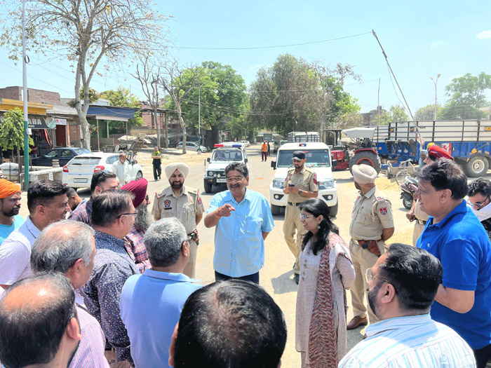Deputy Commissioner orders procurement agencies to speed up lifting of purchased wheat